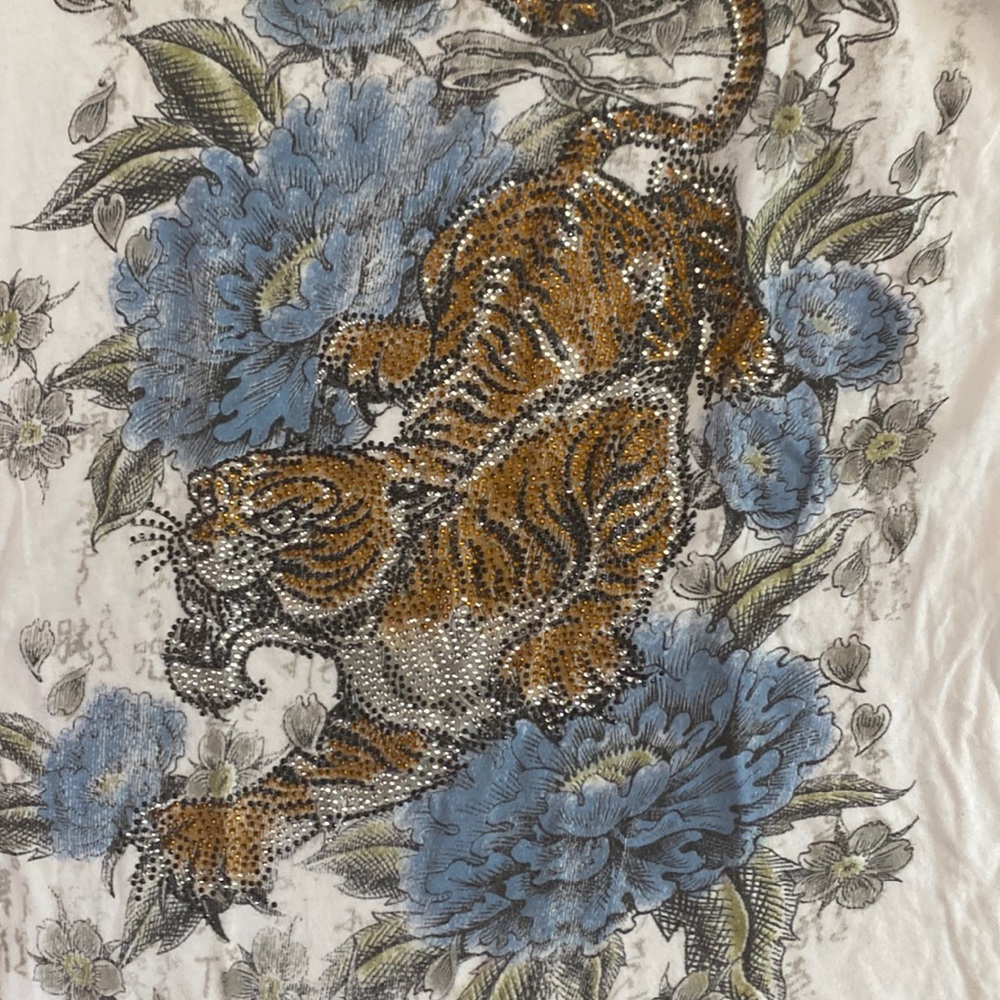 Sinful vintage tee with rhinestones, size Large, sleeves stop right above elbows
